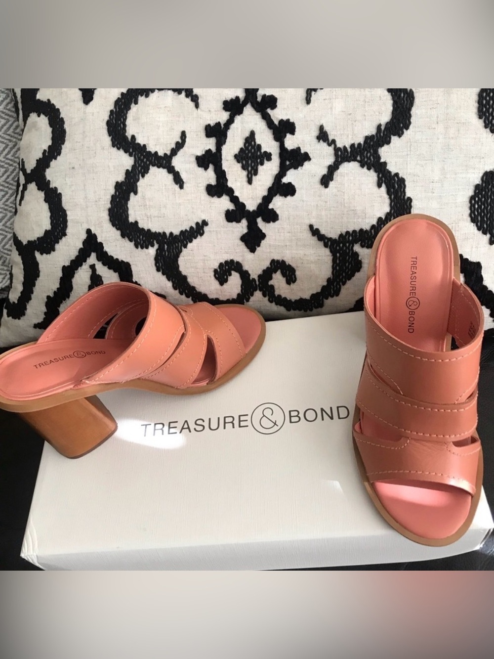 Treasure & Bond Block Heel Coral Sandals. 5 M.